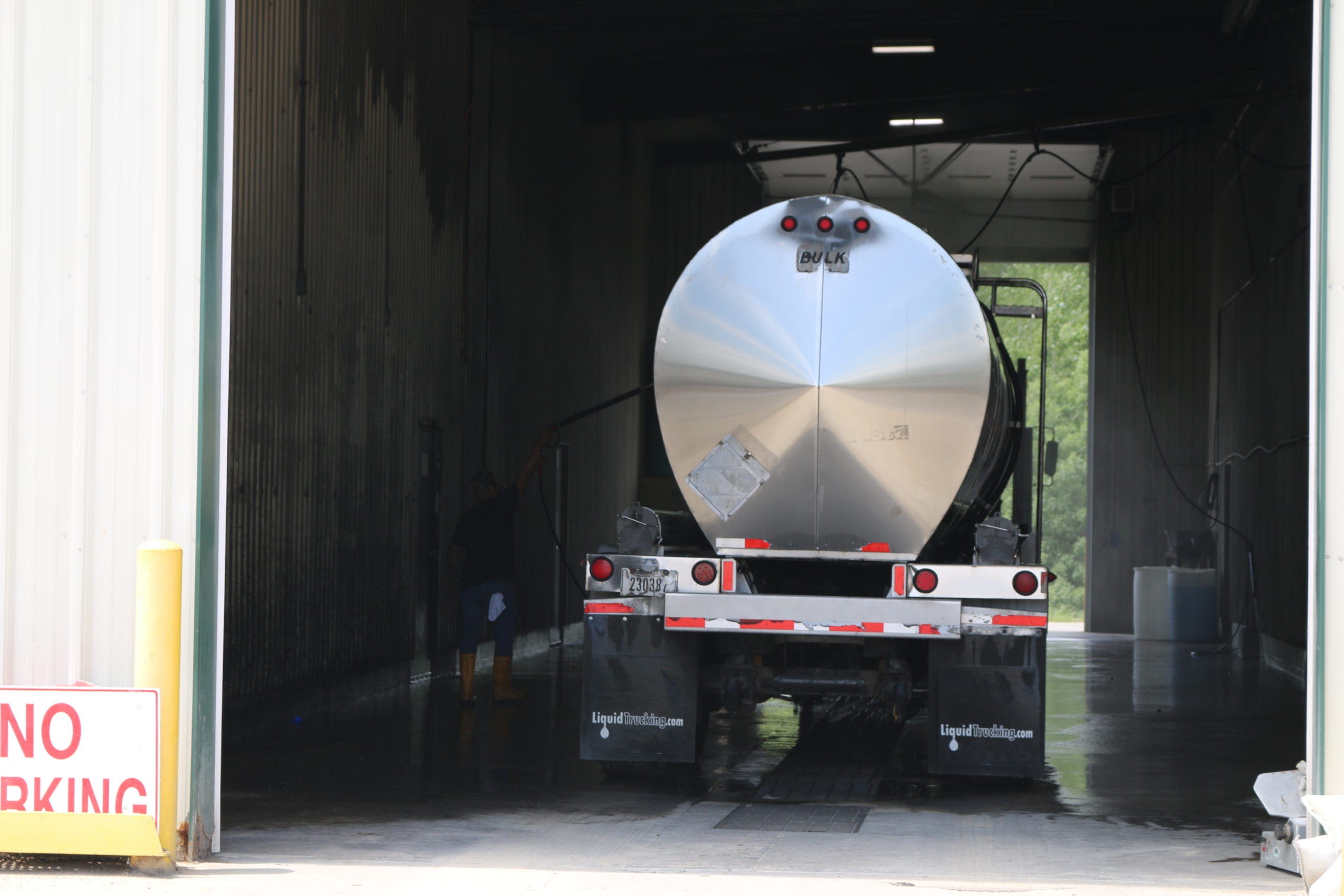 Why Tank Washes are Important for Truckers